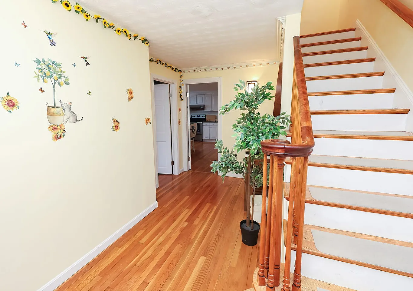 3 bed, 1350 sqft, $3,600 — Photo 2