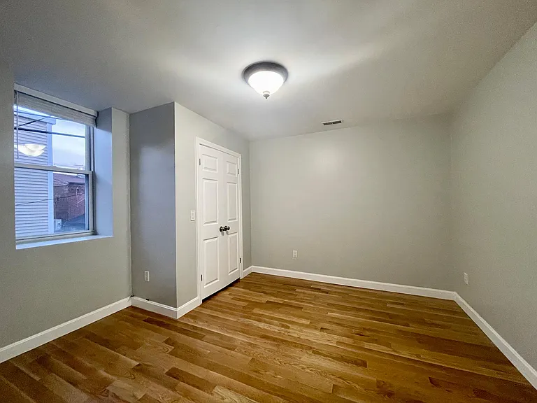 150 Acorn St #1 — Photo 8