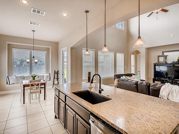 5th image of 2700 Margarita Ct