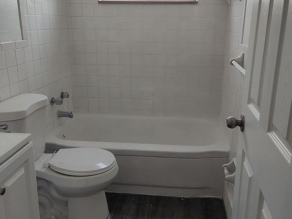 3rd image of 2907 Chippewa St #B