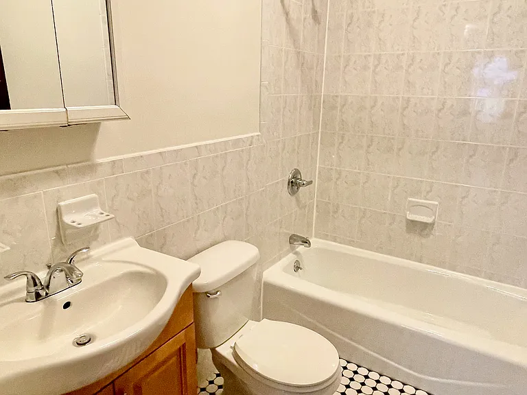 339 W 88th St #2 — Photo 7