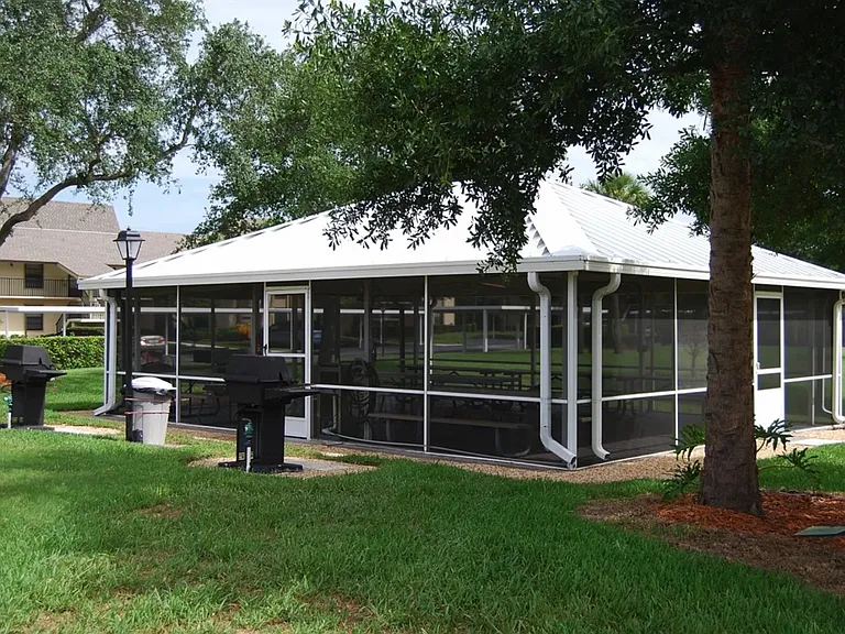 Recreation B screen room with tables/chairs/large ice machine and has gas and charcoal grills . It is next to the Recreation B pool.