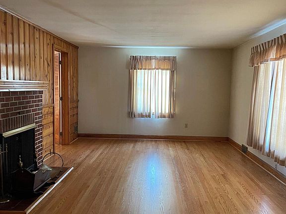 3rd image of 200 Phelps Ave