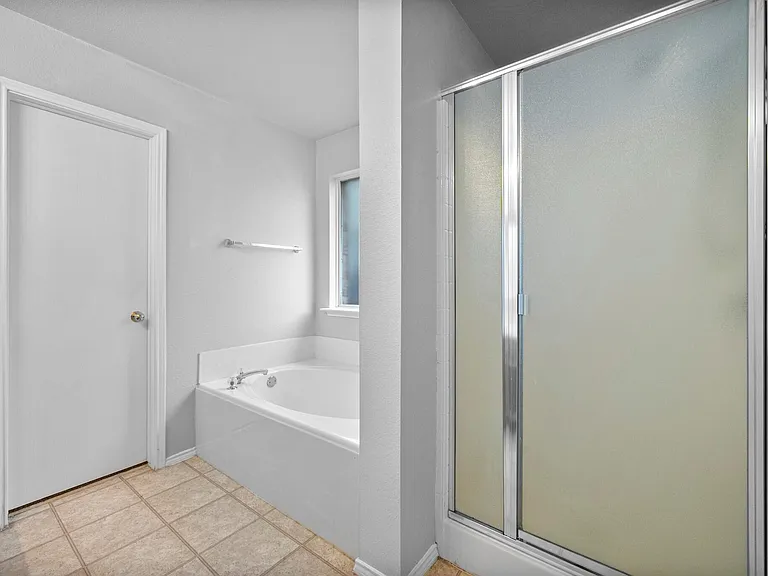 5012 Raymond Dr — Photo 10