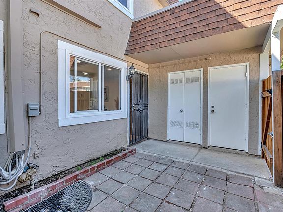4th image of 2936 Creekside Dr