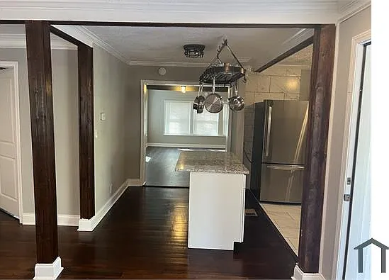 4 bed, 2800 sqft, $2,500 — Photo 3