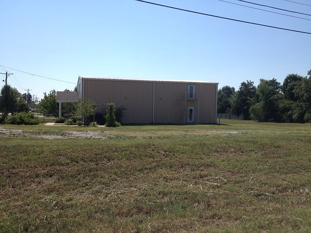 2nd image of 416 W Wade Ave