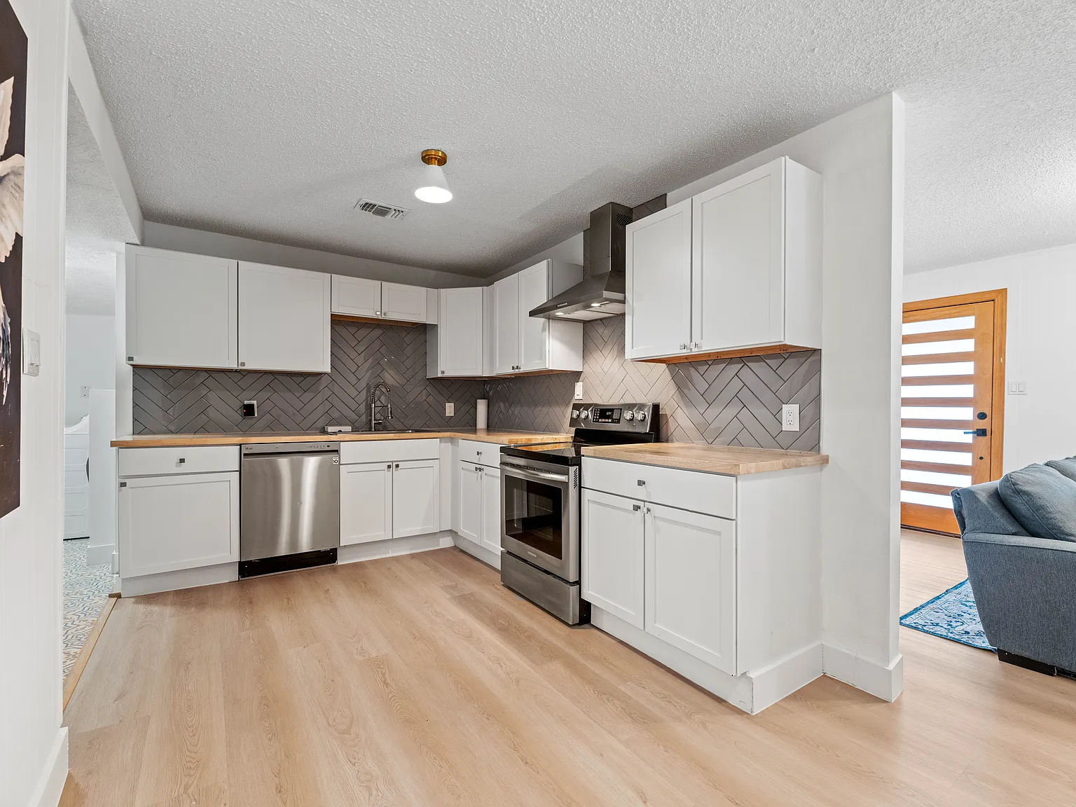 4 bed, 1709 sqft, $2,850 — Photo 2