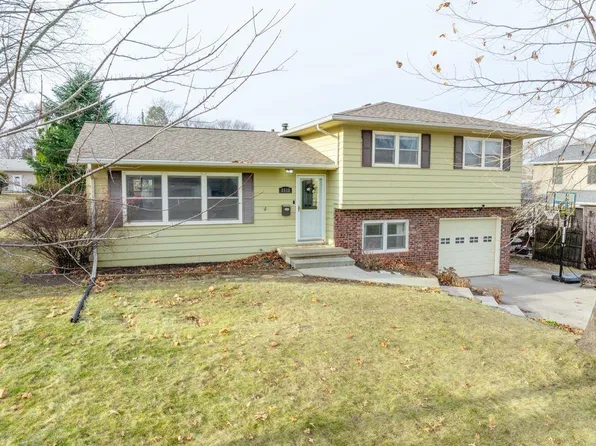 2612 Highview Ave, Waterloo, IA 50702