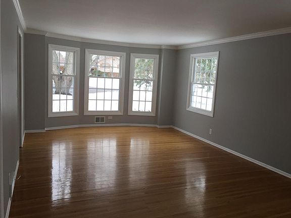 4th image of 19 Ten Eyke Cir