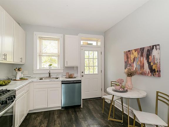 5th image of 4657 Dahlia Ave
