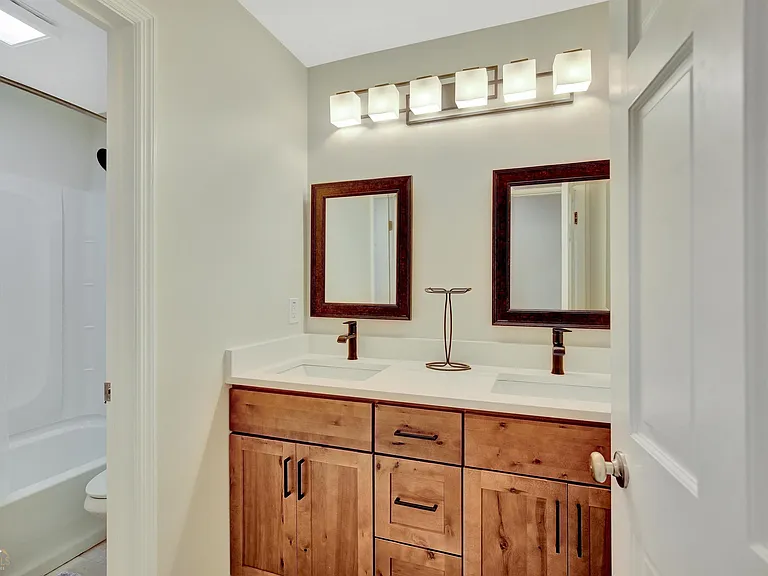 213 Oakmount Dr #FURNISHED — Photo 22