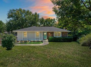 6914 NW Searcy Dr, Parkville, MO 64152