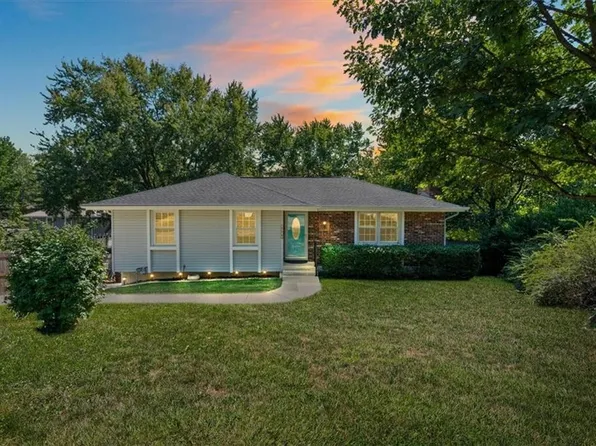 6914 NW Searcy Dr, Parkville, MO 64152