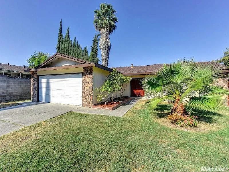 7012 Lynnetree Way photo 1