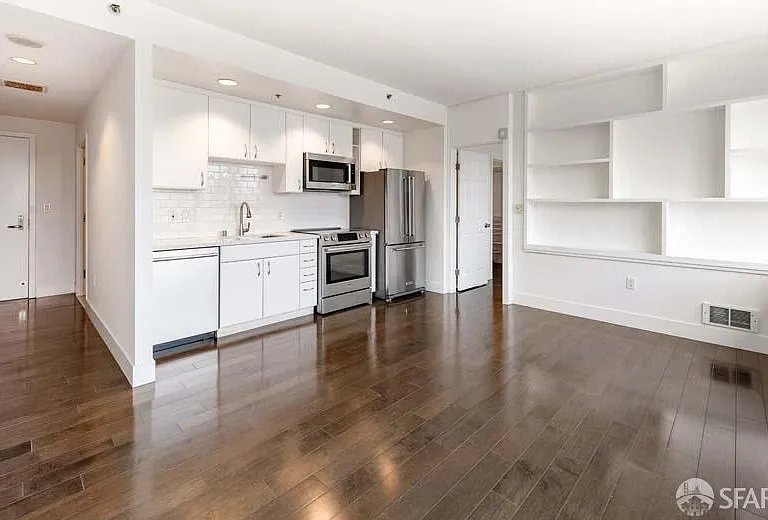 260 King St #717 — Photo 4