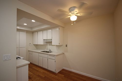 4th image of 44 N Roosevelt Ave APT 1
