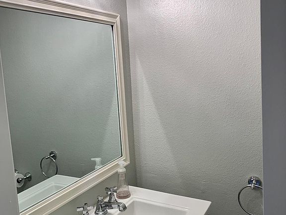 downstairs 1/2 bathroom