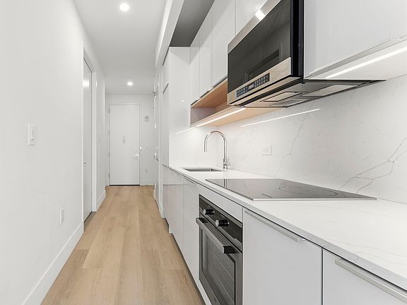 5th image of 55 Broad St #2010