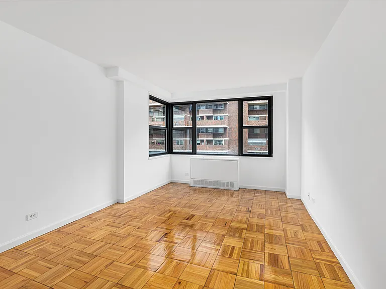 320 E 23rd St #5N — Photo 9