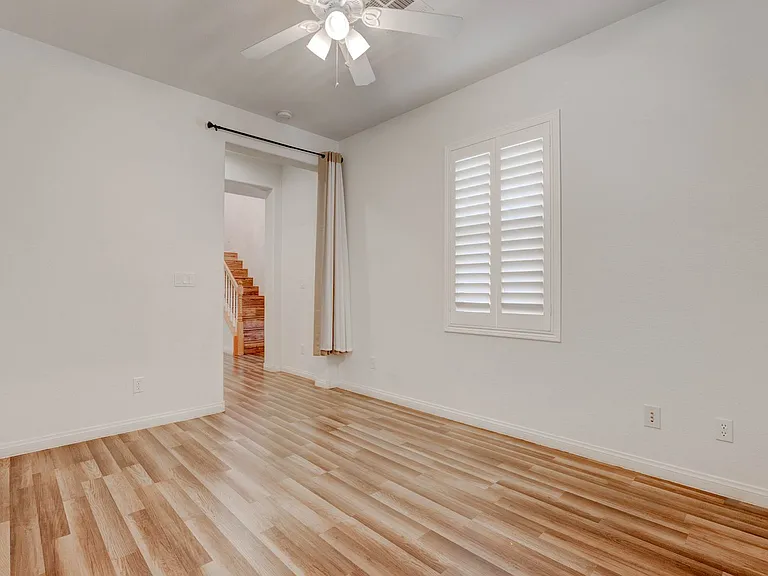 985 Noah Valley St — Photo 3