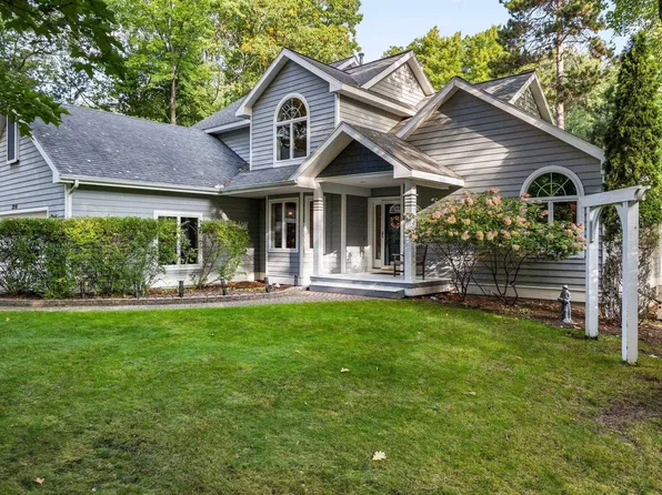 3215 Holiday Village Rd, Traverse City, MI 49686