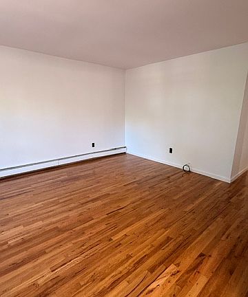 3rd image of 10919 97th St Floor 3