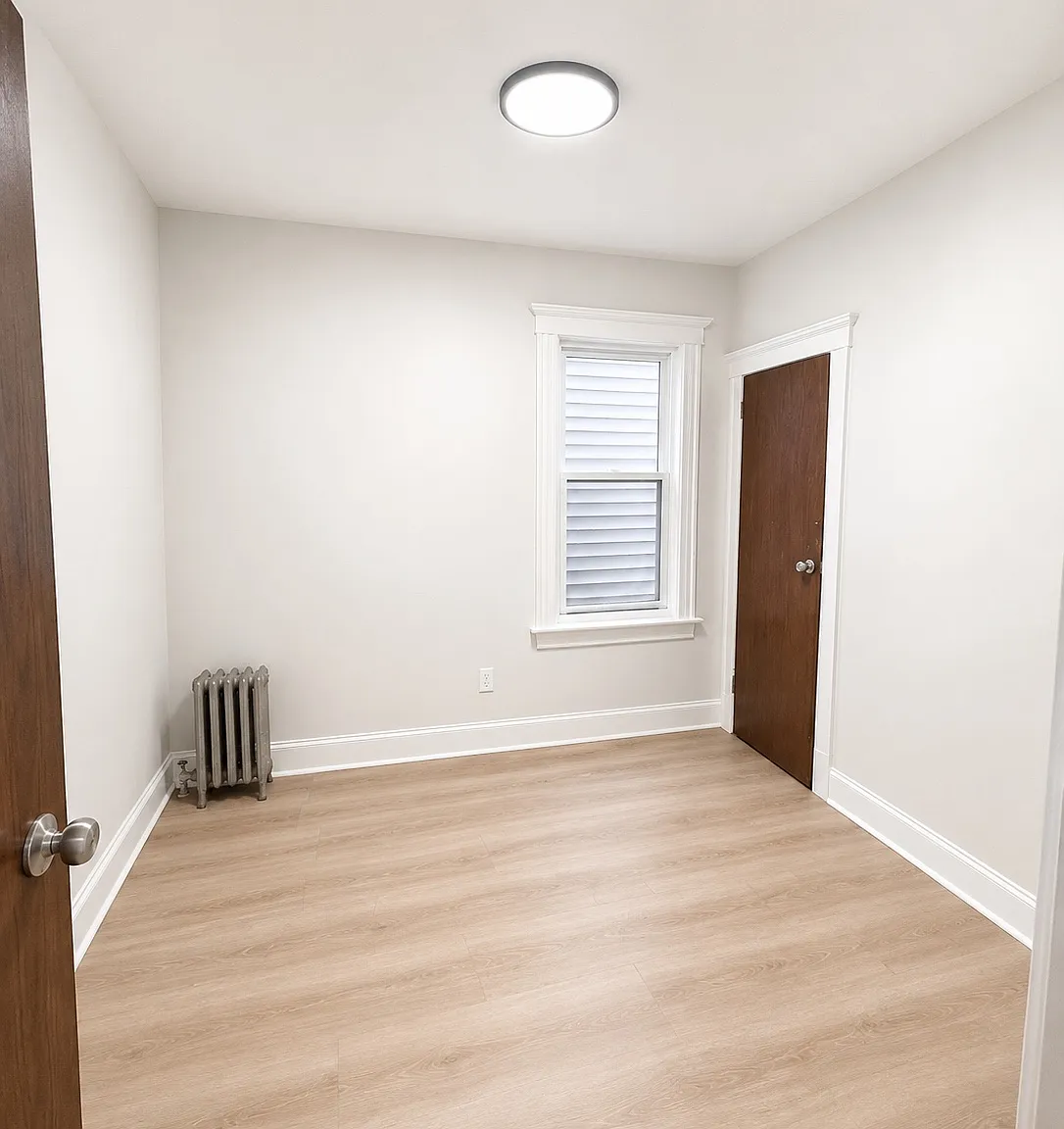3 bed, 1200 sqft, $1,949 — Photo 2