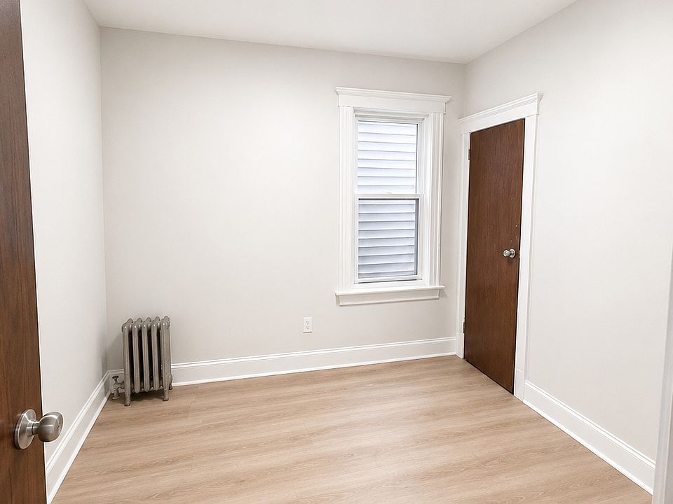 2nd image of 110-112 N 6th St #2