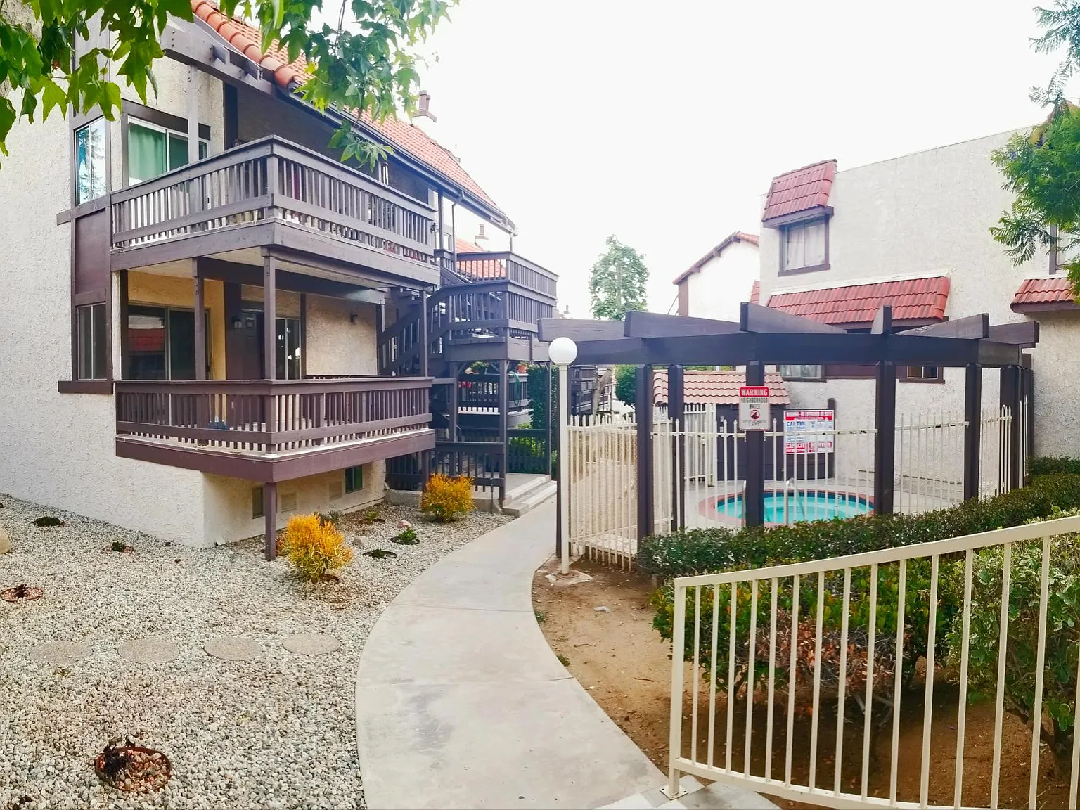 2 bed, 703 sqft, $2,200 — Photo 2