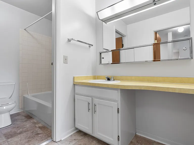 Creekside Terre Apartments — Photo 14