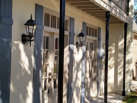 2nd image of 2 Courtyard Cir