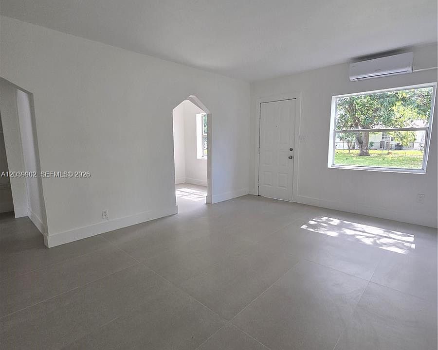 1st image of 237 SW 13th St APT 4