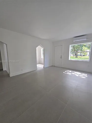 237 SW 13th St #4 Photo 1