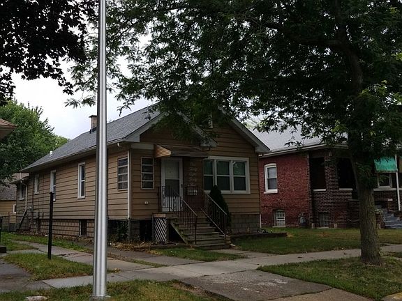 2nd image of 13845 S Dearborn St