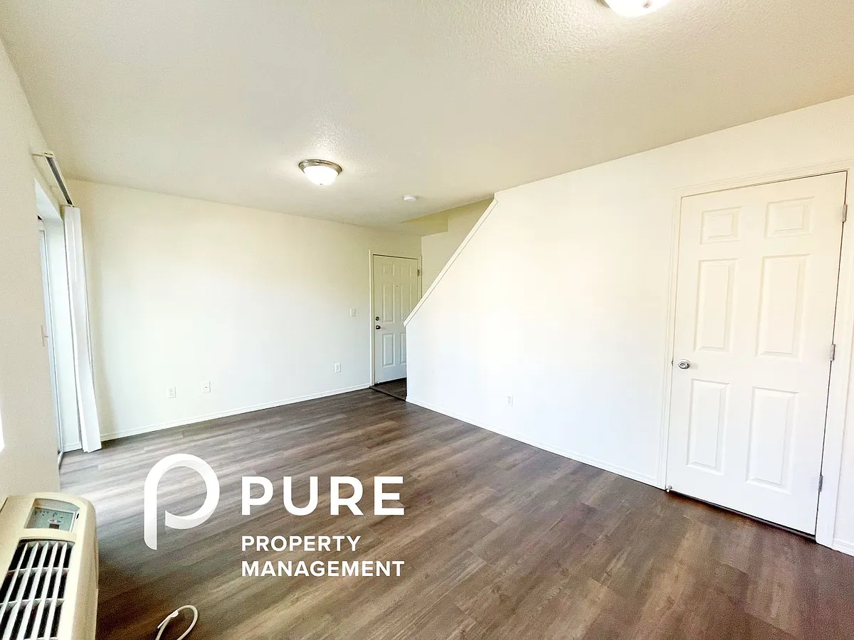 Building Photo - 1377-01PP Stacey Lee Apartments