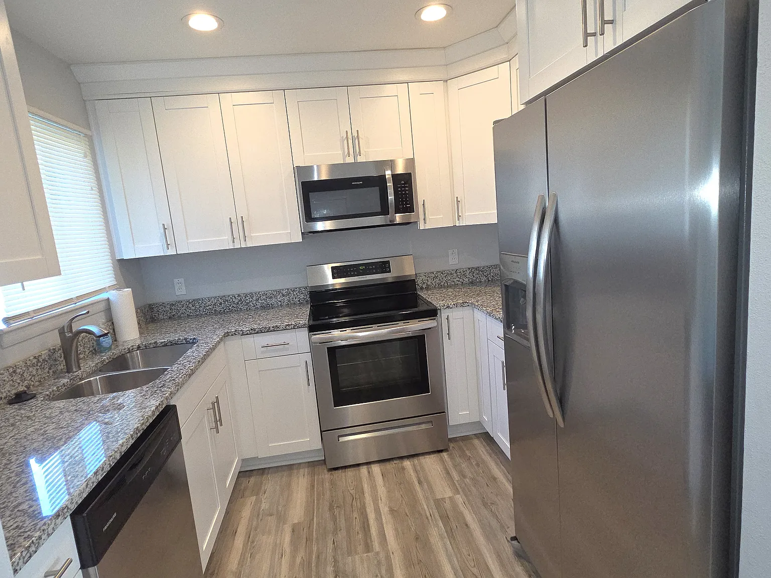 3 bed, 1000 sqft, $2,100 — Photo 2