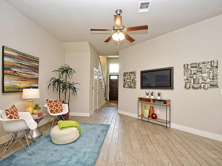 910 Banyon St — Photo 3