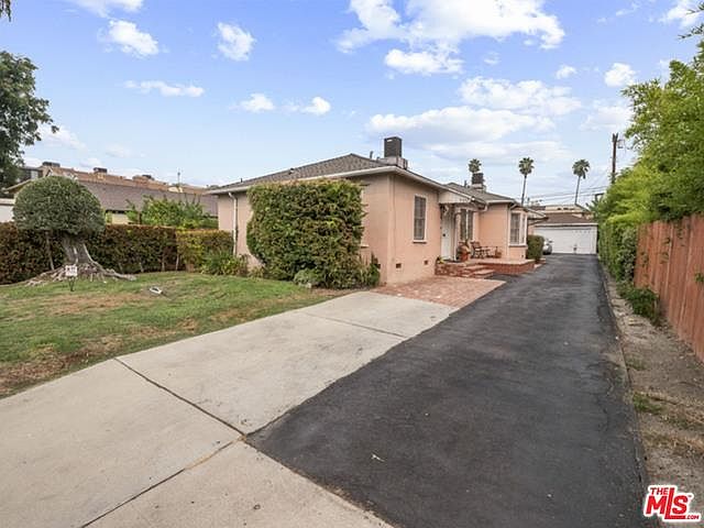 1st image of 5442 Hermitage Ave #0