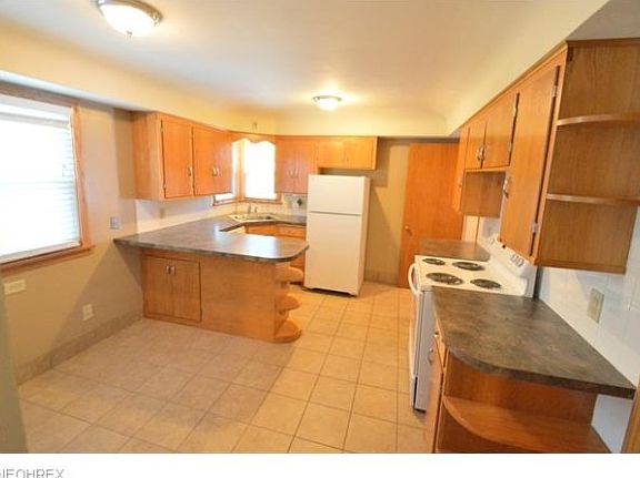 3rd image of 4395 Meadowview Dr