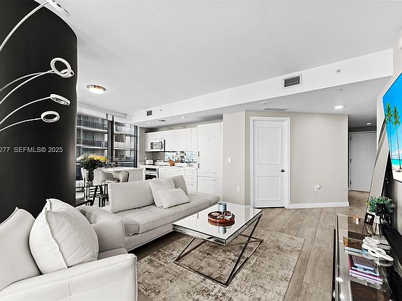 4th image of 55 SW 9th St APT 3601