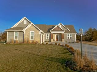 1190 N Griffith Rd, Oconomowoc, WI 53066