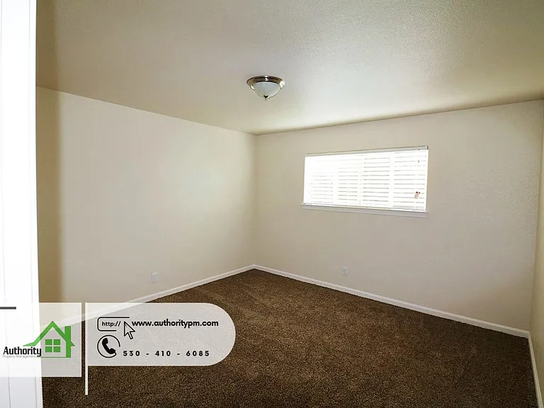 4445 Dogwood Ln #C — Photo 10
