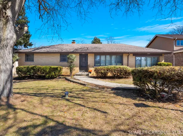 1S623 Macarthur Dr, Oakbrook Terrace, IL 60181