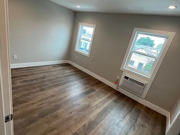 5th image of 6112 S San Pedro St #2