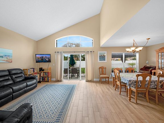 2nd image of 5025 Prairie Dunes Village Circle