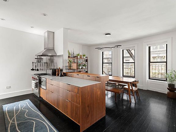 2nd image of 320 W 83rd St APT 5A
