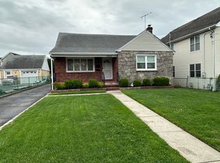 12 Smith St APT 1, Glen Cove, NY 11542