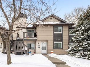 11027 E 24th St SW, Calgary, AB T2W 5K3