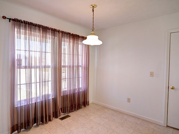 5th image of 1121 Winchester Dr